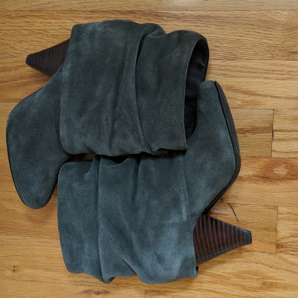 Steve Madden Carlsen Booties. Size 6. - Picture 5 of 8